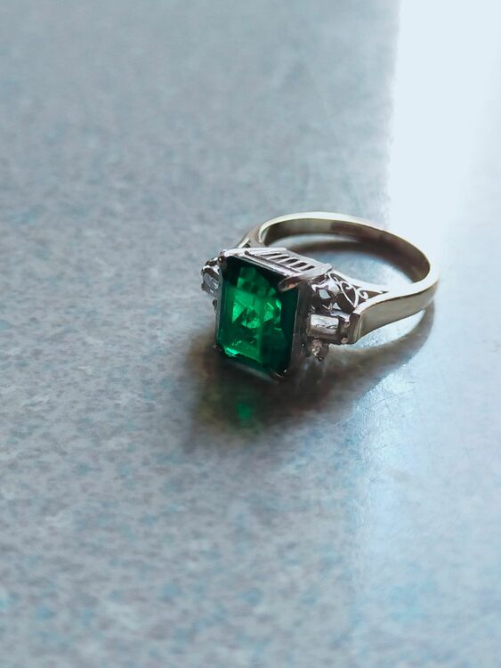 エメラルド指環（金・貴金属）の商品画像 - 査定依頼日：2025年8月23日 - 最高査定価格：100,000円