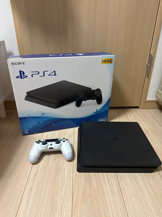 PS4本体（ゲーム機本体・ゲームソフト）の商品画像 - 査定依頼日：2025年1月9日 - 最高査定価格：12,000円