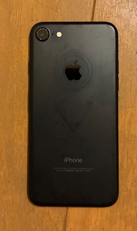 iPhone iPhone7 128GB SIMフリー（スマホ）の商品画像 - 査定依頼日：2026年9月17日 - 最高査定価格：800円