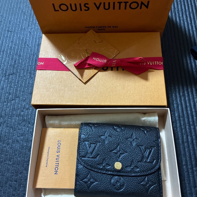 ポルトフォイユ・ヴィクトリーヌ CA1128（ブランド財布・小物）の商品画像 - 査定依頼日：2025年6月17日 - 最高査定価格：20,000円