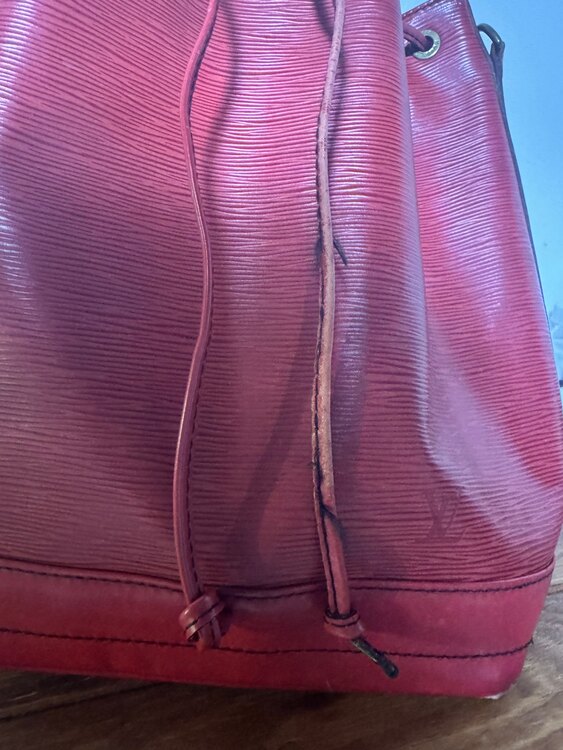 ルイヴィトン エピ （ブランドバッグ）の商品画像 - 査定依頼日：2025年2月1日 - 最高査定価格：20,000円