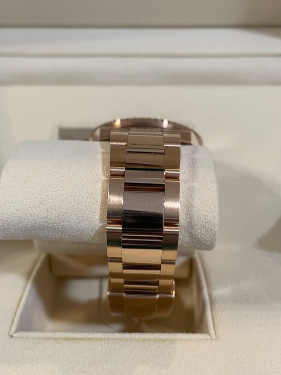 ロレックス GMTマスター 126715CHNr（高級時計）の商品画像 - 査定依頼日：2025年8月27日 - 最高査定価格：5,320,000円