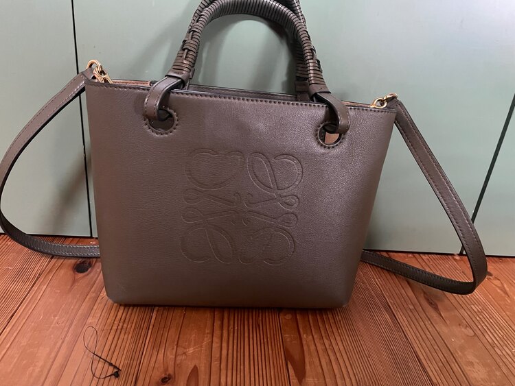 ロエベ　アナグラム　トート（ブランドバッグ）の商品画像 - 査定依頼日：2025年1月16日 - 最高査定価格：80,000円