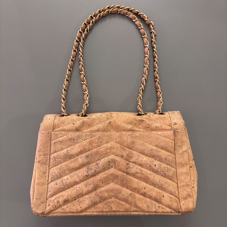 CHANEL 2.55 コルクレザー Vステッチ チェーンショルダー（ブランドバッグ）の商品画像 - 査定依頼日：2026年2月16日 - 最高査定価格：170,000円