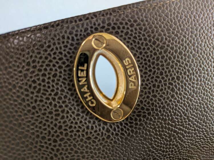 キャビアスキン ショルダーバッグ ブラウン（ブランドバッグ）の商品画像 - 査定依頼日：2025年5月24日 - 最高査定価格：650,000円