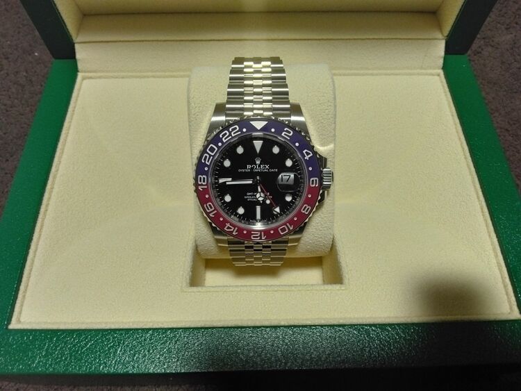 ロレックス GMTマスター 126710blro（高級時計）の商品画像 - 査定依頼日：2025年6月27日 - 最高査定価格：3,400,000円