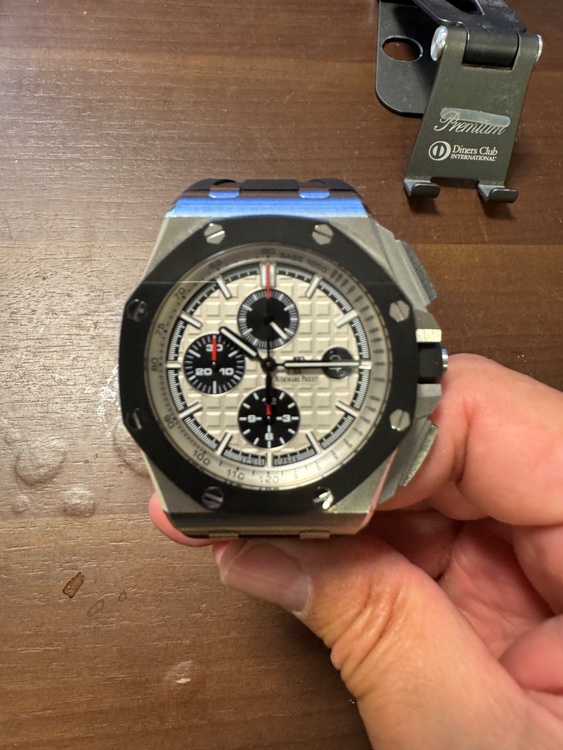 オーデマピゲ ロイヤルオークオフショア （高級時計）の商品画像 - 査定依頼日：2026年3月18日 - 最高査定価格：3,200,000円