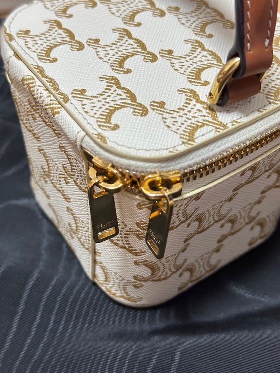 セリーヌ  （ブランドバッグ）の商品画像 - 査定依頼日：2025年6月18日 - 最高査定価格：100,000円