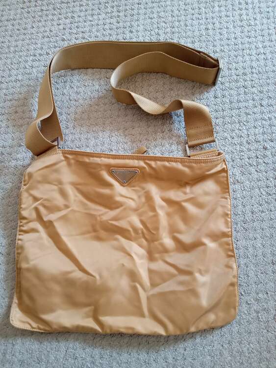 プラダ  （ブランドバッグ）の商品画像 - 査定依頼日：2025年3月30日 - 最高査定価格：35,000円