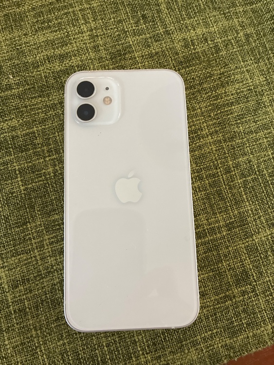 iPhone iPhone 12 64GB docomo（スマホ）の商品画像 - 査定依頼日：2026年10月11日 - 最高査定価格：20,500円
