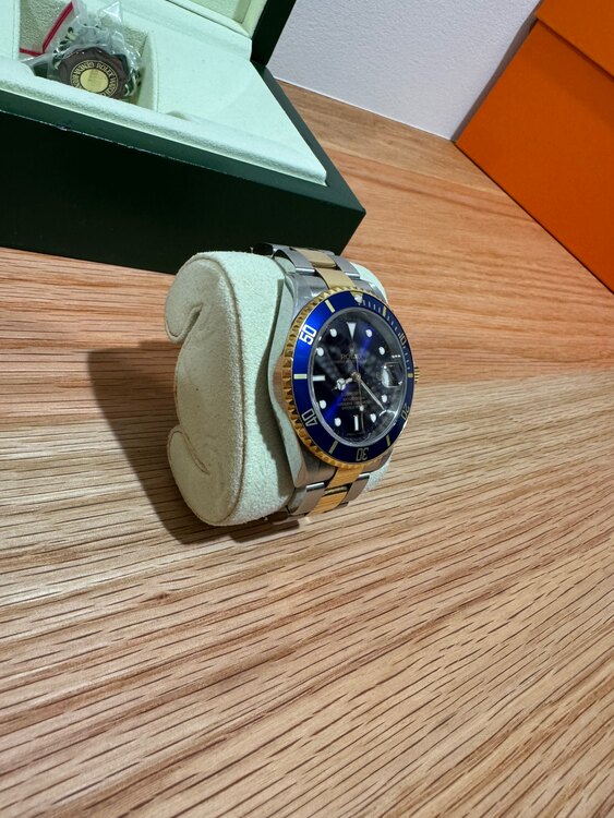 Rolex 16613LB M385465 Submariner Date YG（高級時計）の商品画像 - 査定依頼日：2024年11月18日 - 最高査定価格：1,650,000円