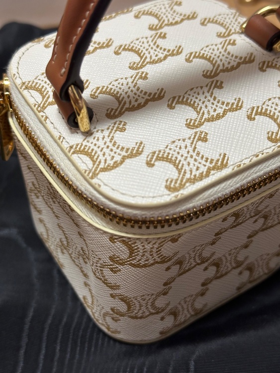 セリーヌ  （ブランドバッグ）の商品画像 - 査定依頼日：2025年6月18日 - 最高査定価格：100,000円