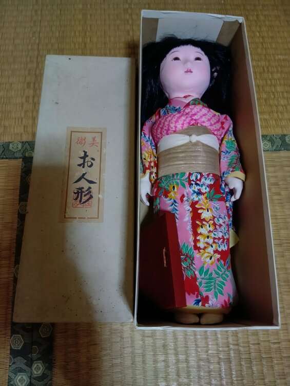 日本人形（美術品・骨董品）の商品画像 - 査定依頼日：2026年8月30日 - 最高査定価格：3,000円