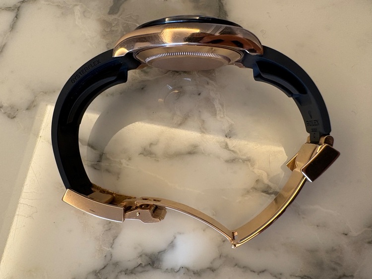 ロレックス デイトナ 116515l（高級時計）の商品画像 - 査定依頼日：2025年6月5日 - 最高査定価格：4,800,000円