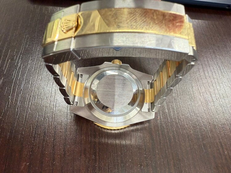 ロレックス サブマリーナー 116613LB（高級時計）の商品画像 - 査定依頼日：2025年2月20日 - 最高査定価格：1,850,000円