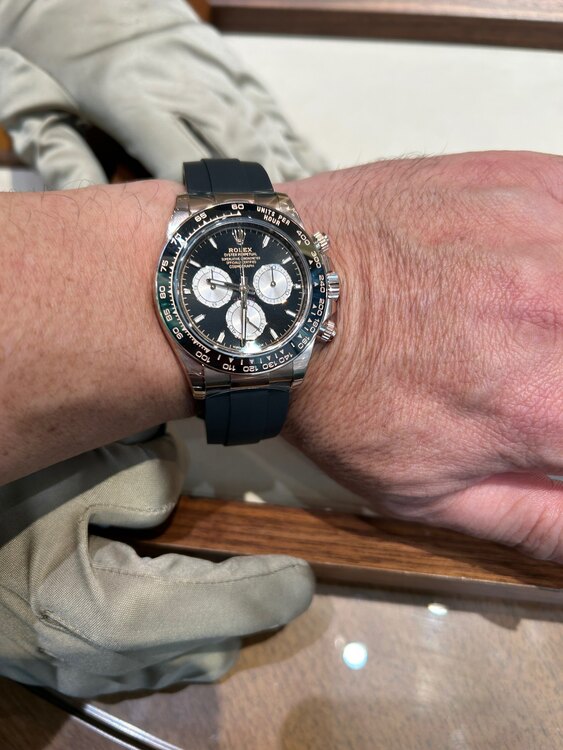 ロレックス デイトナ 126515Ｌn（高級時計）の商品画像 - 査定依頼日：2025年3月26日 - 最高査定価格：6,350,000円