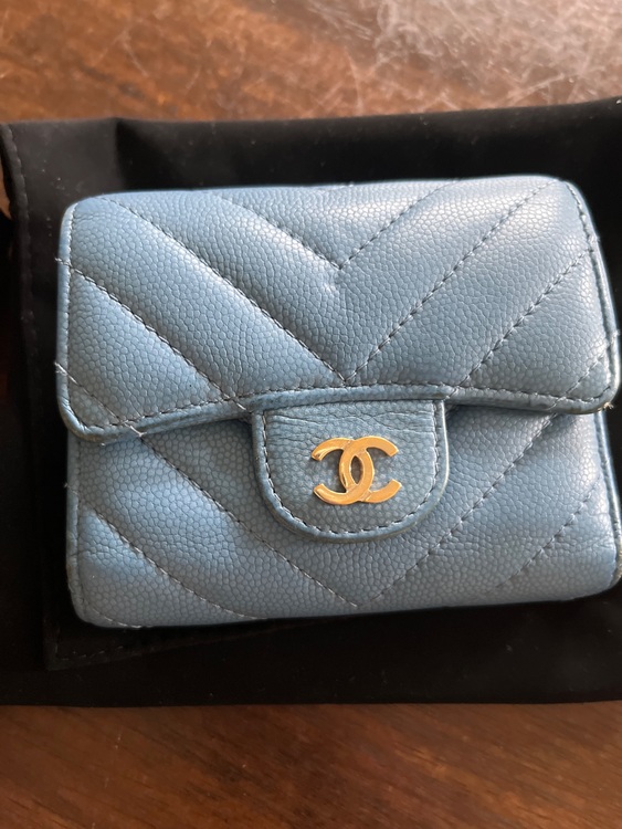 スモールウォレット　27749910（古着・ファッション）の商品画像 - 査定依頼日：2025年9月13日 - 最高査定価格：50,000円