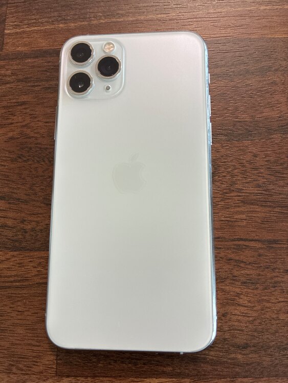 白（スマホ）の商品画像 - 査定依頼日：2025年4月15日 - 最高査定価格：16,500円