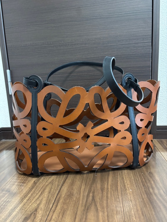 ロエベ　バック（ブランドバッグ）の商品画像 - 査定依頼日：2025年6月3日 - 最高査定価格：130,000円