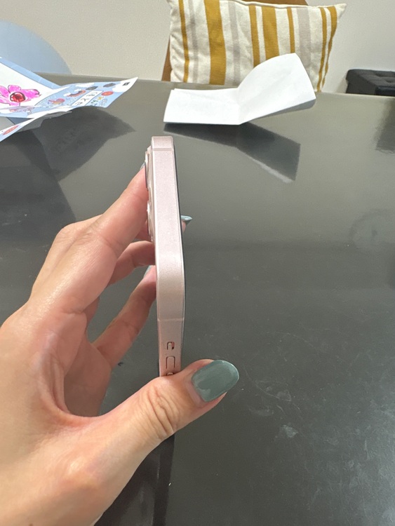 iPhone 13 256GB SIMフリー（スマホ）の商品画像 - 査定依頼日：2025年7月31日 - 最高査定価格：48,000円