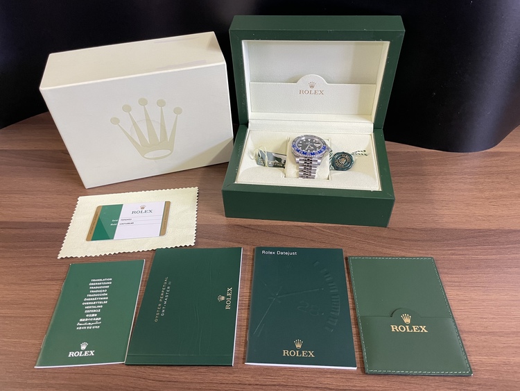 GMTマスターバットマン2019年　ジュビリーブレス（高級時計）の商品画像 - 査定依頼日：2022年6月15日 - 最高査定価格：2,250,000円