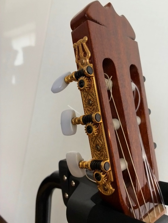 Matsuoka Guitar MC-70S（ピアノ・楽器・PA機材）の商品画像 - 査定依頼日：2026年6月4日 - 最高査定価格：12,000円