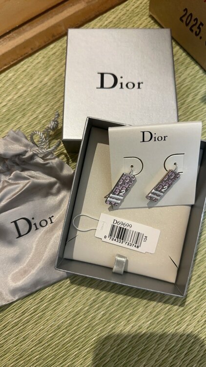 トロッターピアス（ブランド財布・小物）の商品画像 - 査定依頼日：2025年4月7日 - 最高査定価格：3,000円