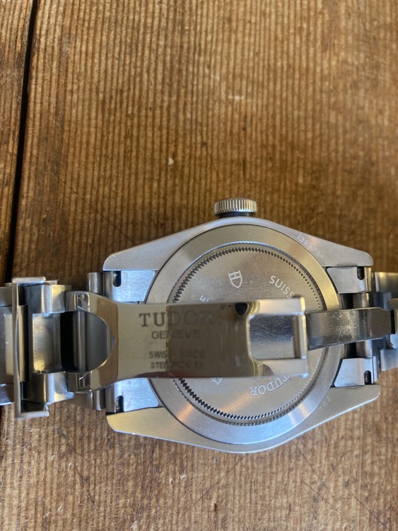 チューダー ブラックベイ 79220a（高級時計）の商品画像 - 査定依頼日：2025年7月15日 - 最高査定価格：380,000円