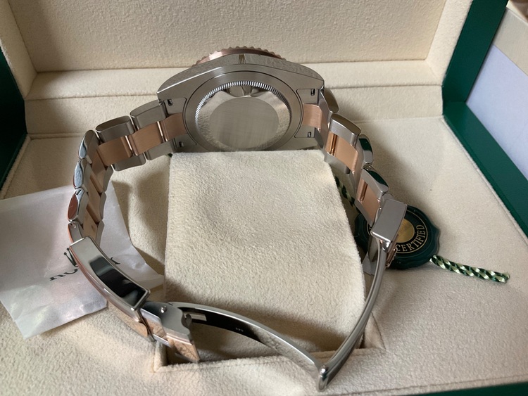 ロレックス GMTマスター （高級時計）の商品画像 - 査定依頼日：2025年6月21日 - 最高査定価格：3,020,000円