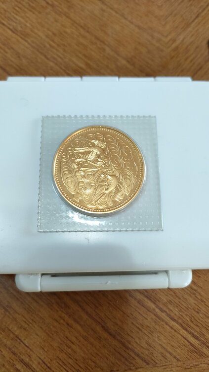 天皇御在位60年記念金貨（金・貴金属）の商品画像 - 査定依頼日：2025年12月28日 - 最高査定価格：798,000円