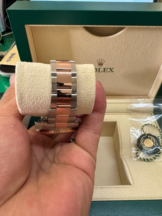 ロレックス GMTマスター 126711chn（高級時計）の商品画像 - 査定依頼日：2026年3月4日 - 最高査定価格：3,300,000円