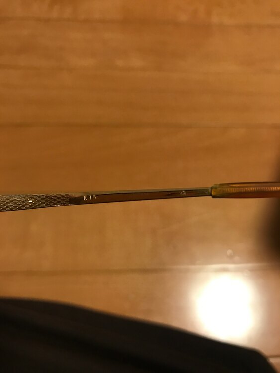 フルフレーム  メガネ（金・貴金属）の商品画像 - 査定依頼日：2025年3月29日 - 最高査定価格：300,000円