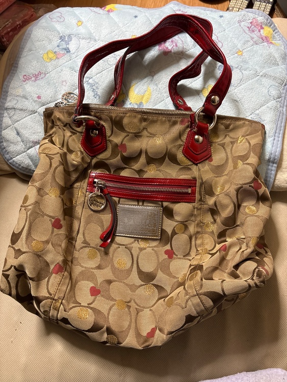 赤トートバッグ（ブランドバッグ）の商品画像 - 査定依頼日：2026年2月16日 - 最高査定価格：1,500円