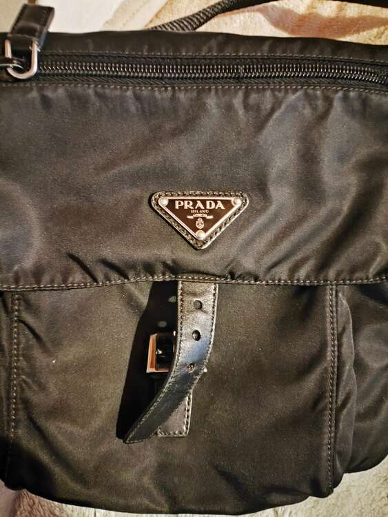 ナイロンショルダーバッグ（ブランドバッグ）の商品画像 - 査定依頼日：2025年4月27日 - 最高査定価格：30,000円