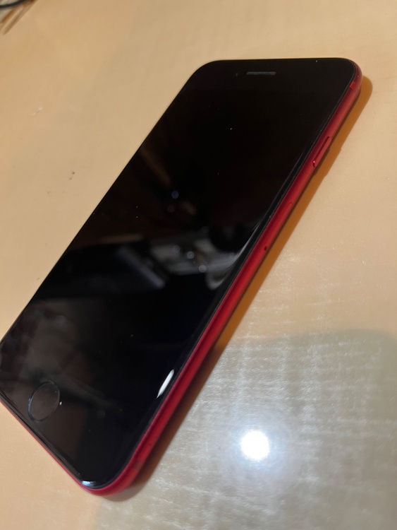 iPhone SE2 256GB レッド（スマホ）の商品画像 - 査定依頼日：2026年8月20日 - 最高査定価格：11,000円