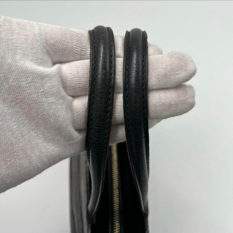 マカダム 黒 （ブランドバッグ）の商品画像 - 査定依頼日：2025年5月3日 - 最高査定価格：30,000円