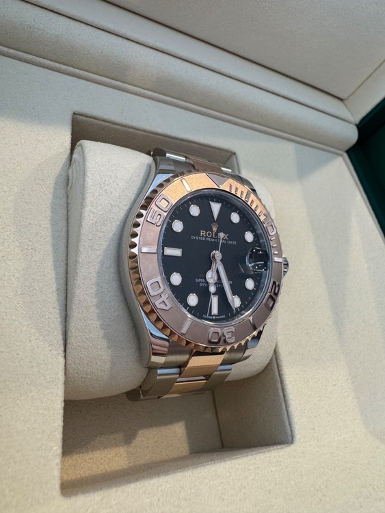 ロレックス ヨットマスター 268621（高級時計）の商品画像 - 査定依頼日：2025年11月22日 - 最高査定価格：2,550,000円