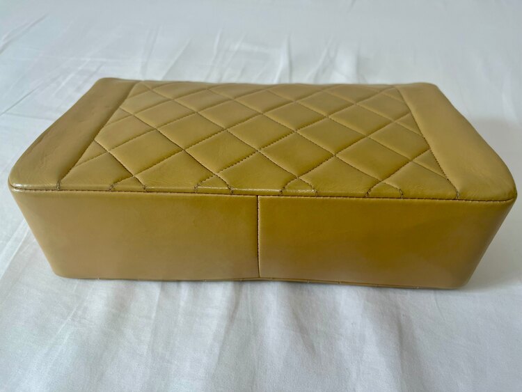 シャネル　ダイアナマトラッセ　ベージュ（ブランドバッグ）の商品画像 - 査定依頼日：2025年5月1日 - 最高査定価格：300,000円