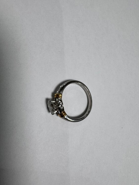 指輪（宝石）の商品画像 - 査定依頼日：2025年5月26日 - 最高査定価格：100,000円