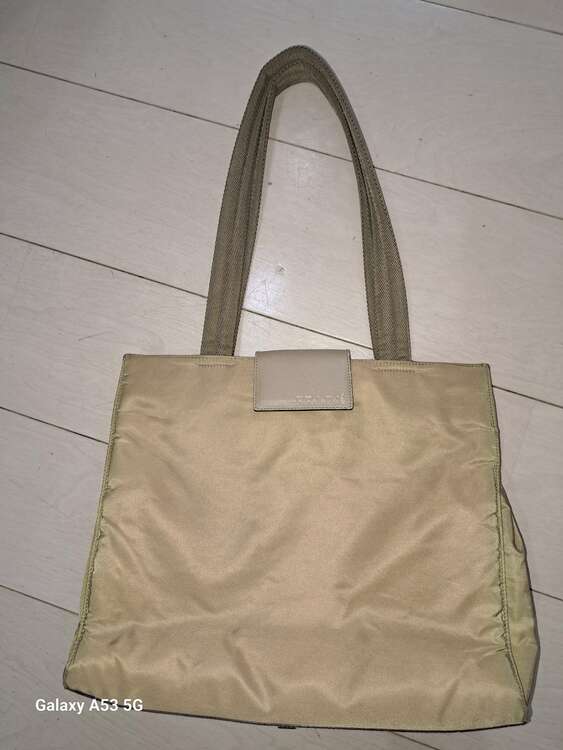 プラダ  （ブランドバッグ）の商品画像 - 査定依頼日：2025年5月5日 - 最高査定価格：10,000円