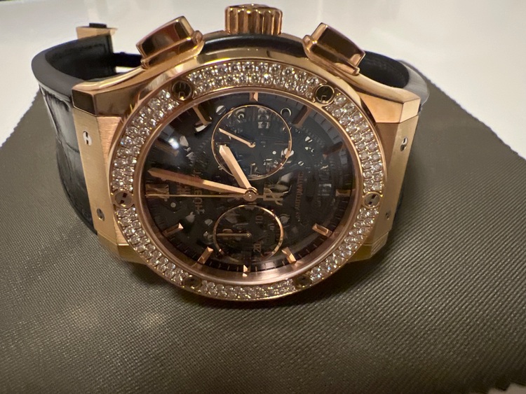 ウブロ クラシックフュージョン （高級時計）の商品画像 - 査定依頼日：2025年6月14日 - 最高査定価格：2,400,000円