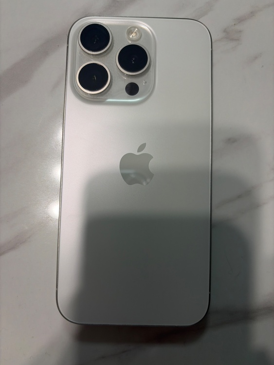 iPhone iPhone 15 Pro 256GB Softbank（スマホ）の商品画像 - 査定依頼日：2026年6月22日 - 最高査定価格：81,000円