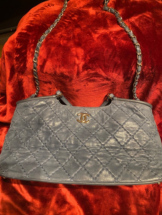 2wayレザーショルダーバック（ブランドバッグ）の商品画像 - 査定依頼日：2026年3月22日 - 最高査定価格：130,000円