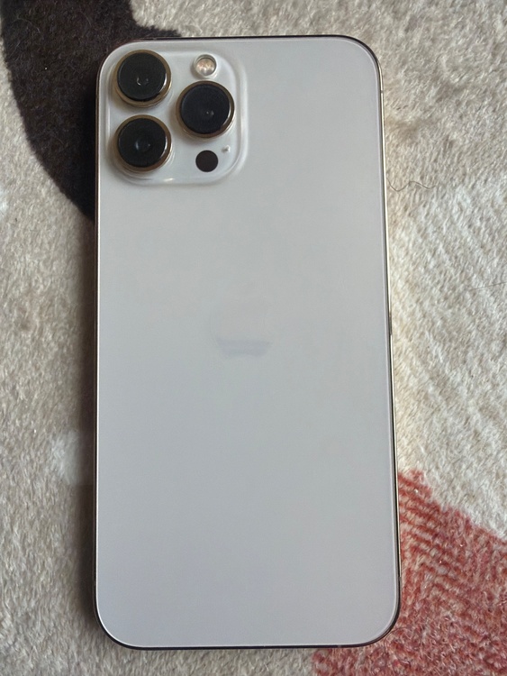 iPhone iPhone 13 Pro Max 512GB au（スマホ）の商品画像 - 査定依頼日：2026年8月17日 - 最高査定価格：31,500円
