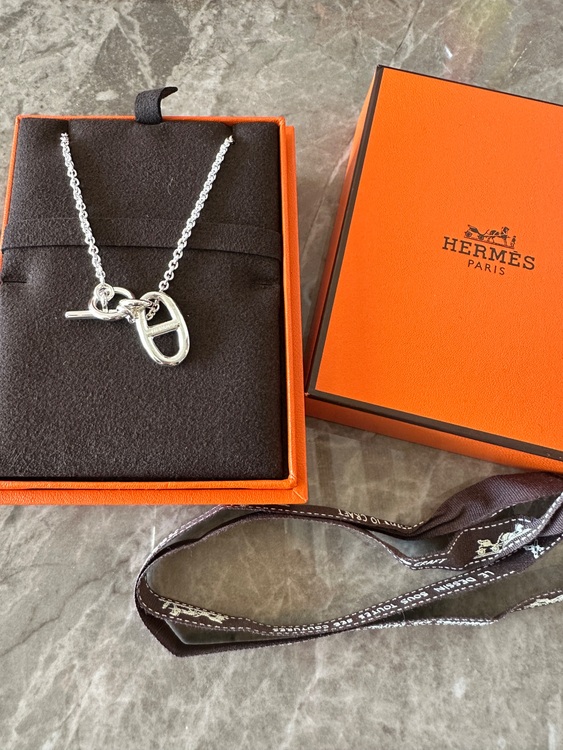 エルメス シェーヌダンクル ファランドール アミュレット ネックレス 925  （金・貴金属）の商品画像 - 査定依頼日：2025年9月12日 - 最高査定価格：80,000円