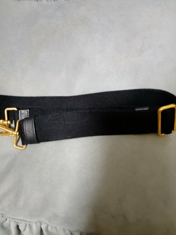 プラダ  （ブランドバッグ）の商品画像 - 査定依頼日：2025年12月25日 - 最高査定価格：15,000円