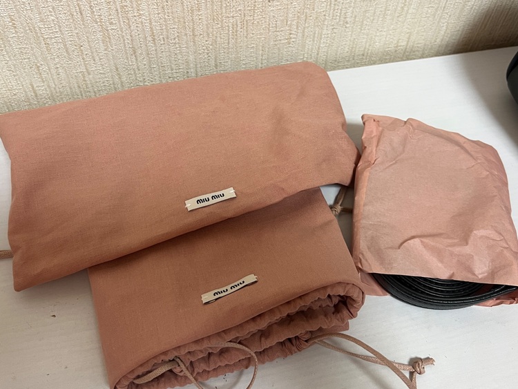 ミュウミュウ  （ブランドバッグ）の商品画像 - 査定依頼日：2025年7月28日 - 最高査定価格：270,000円