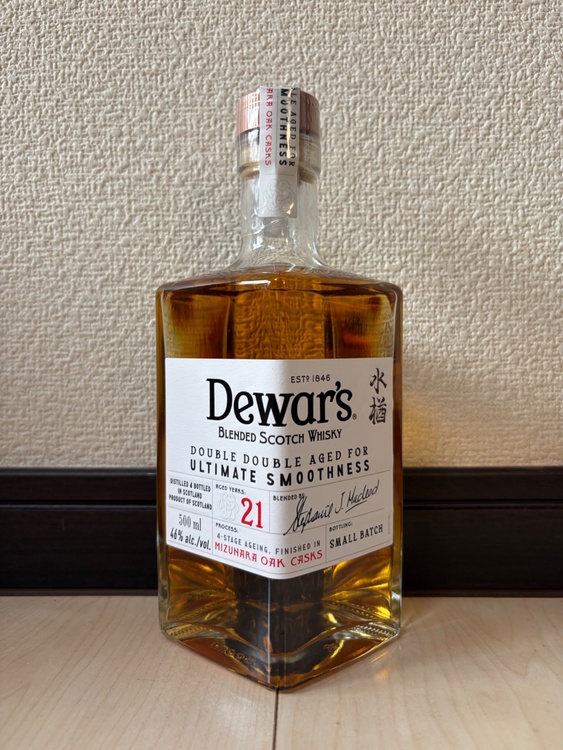 デュワーズ21年ミズナラ500ml（お酒）の商品画像 - 査定依頼日：2026年3月30日 - 最高査定価格：9,000円