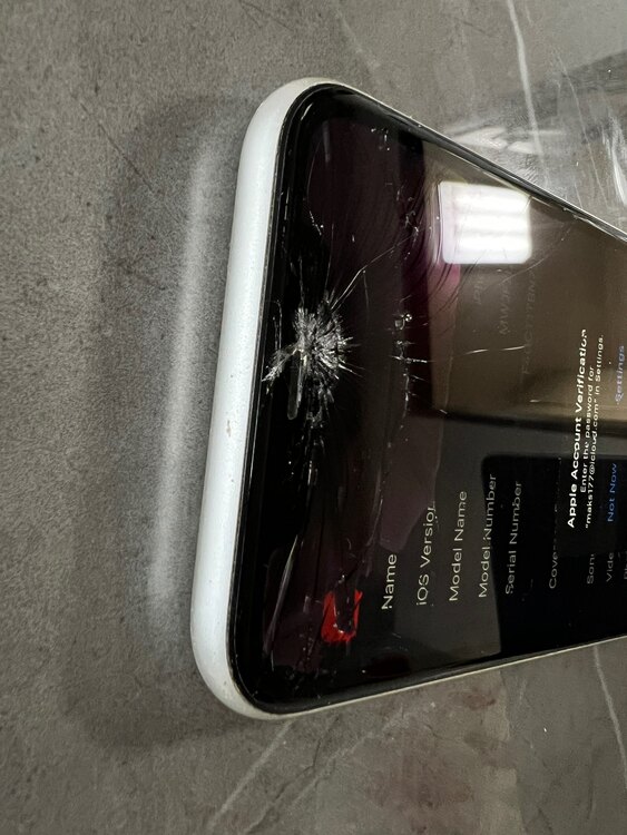 iPhone 11 64GB 楽天モバイル 画面割れ（スマホ）の商品画像 - 査定依頼日：2025年5月21日 - 最高査定価格：4,000円