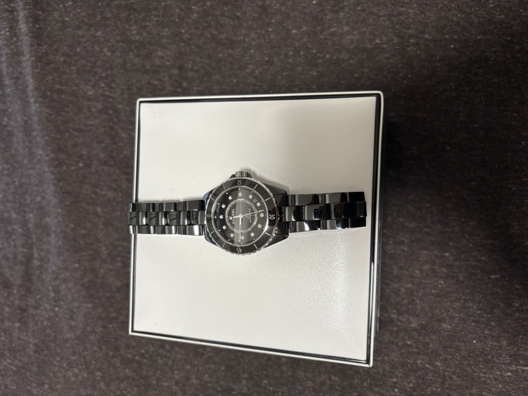 シャネル J12 （高級時計）の商品画像 - 査定依頼日：2025年7月27日 - 最高査定価格：550,000円